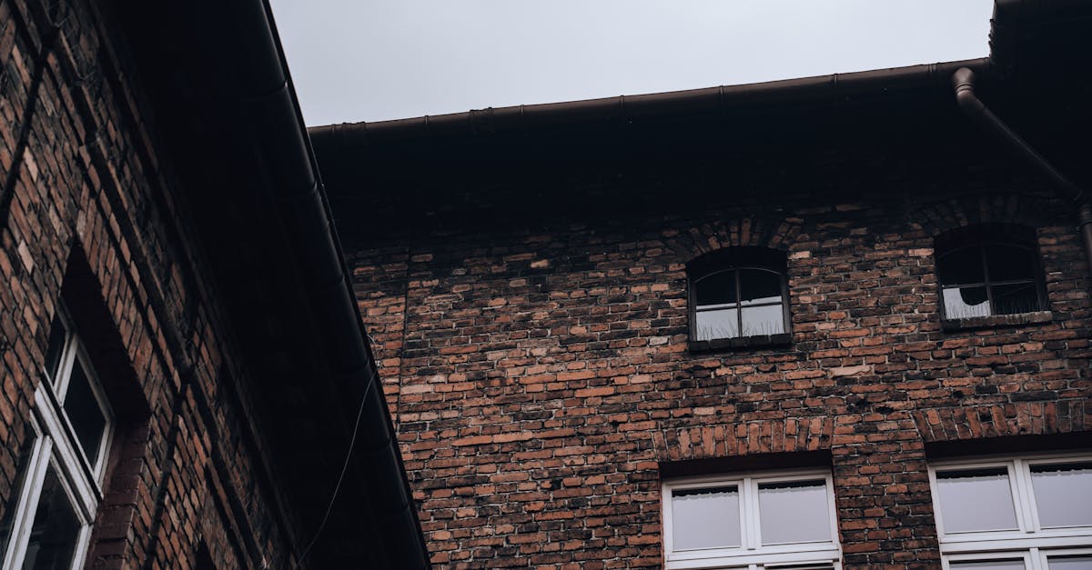 Choosing the Right Equipment for High-Pressure Water Gutter Cleaning