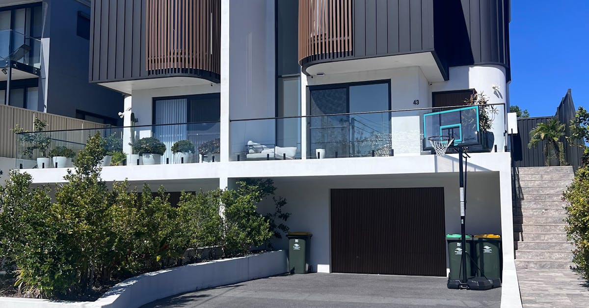 Safety Precautions When Performing Manual Gutter Cleaning